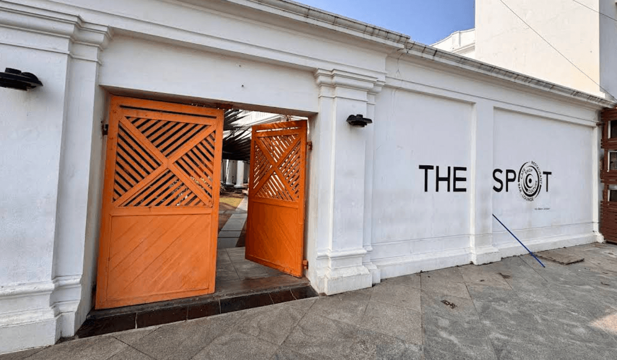 THE SPOT — photo 1